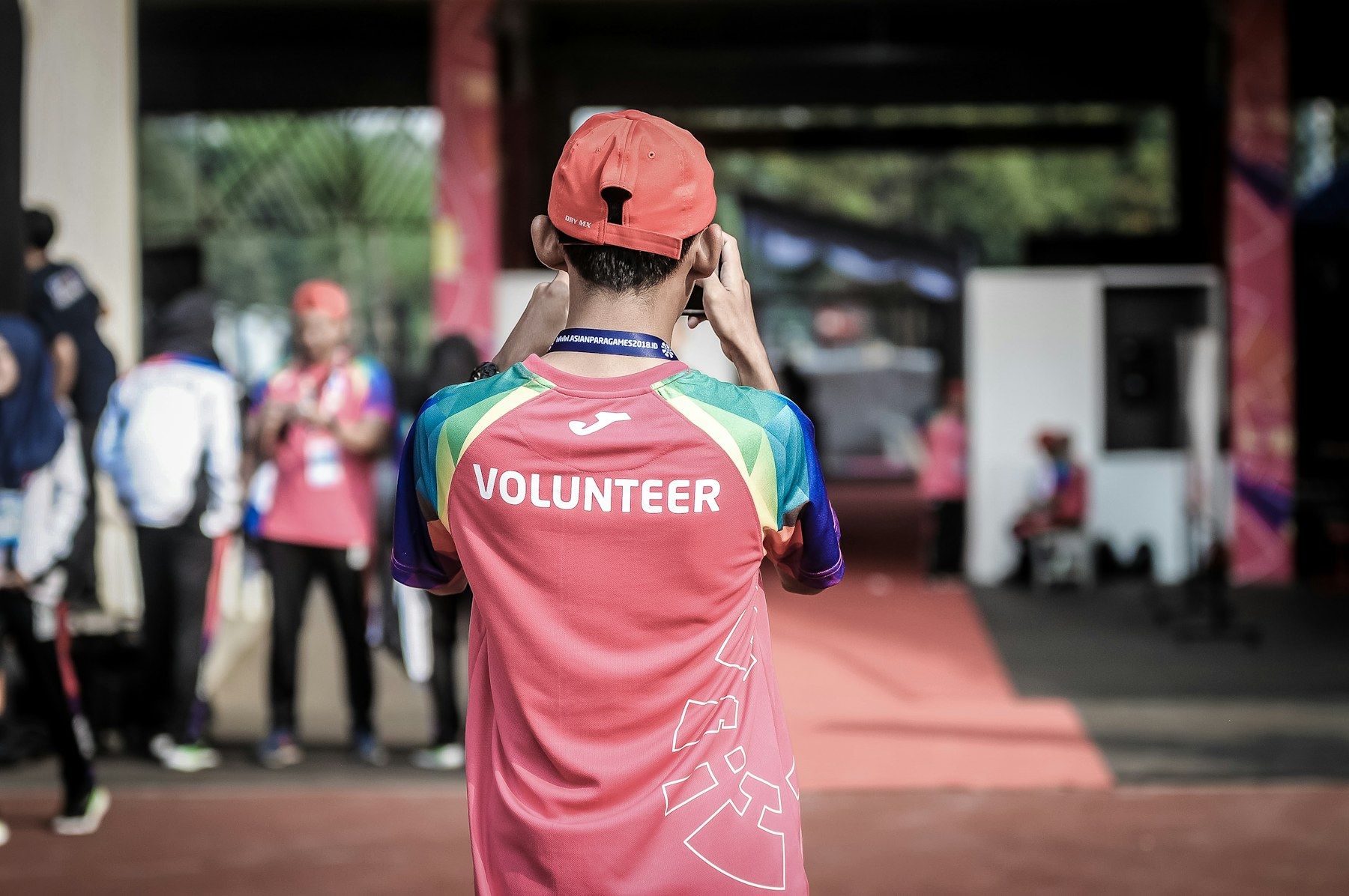 A volunteer in a volunteer shirt at a community event